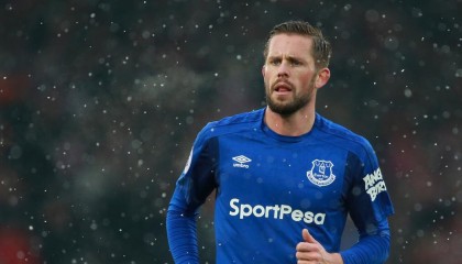 开云中国-_球迷全场助威：场边欢呼声此起彼伏_，球场球迷喊的什么